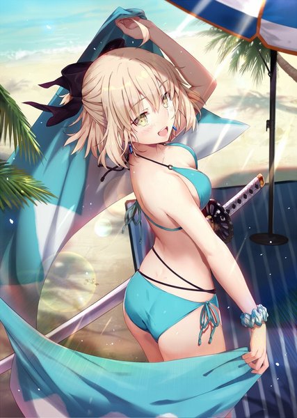 イラスト 641x900 と Fateシリーズ fate/grand order okita souji (fate) (all) 沖田総司(fate) 我美蘭 ソロ 長身像 カメラ目線 赤面 前髪 短い髪 おっぱい 開いた口 light erotic 金髪 笑顔 hair between eyes holding 黄色眼 アホ毛