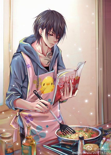 Anime picture 1144x1600 with daomu (grave robbery note) kylin zhang see (ruru go) single tall image short hair blue eyes black hair standing grey hair tattoo looking down animal print twisty sleeves reading bird print boy flower (flowers) animal food