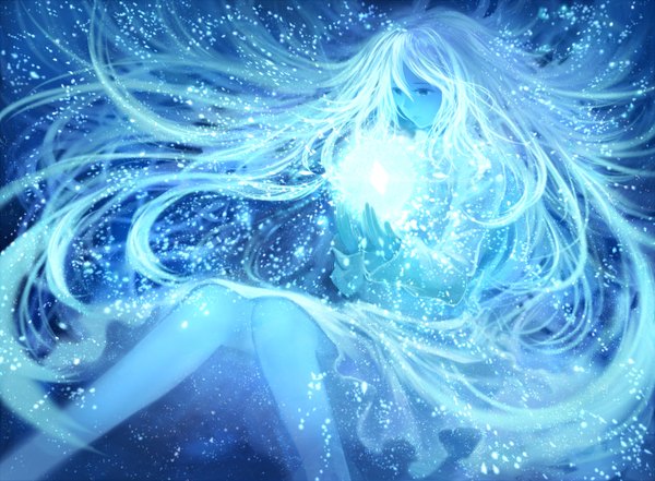 イラスト 1360x1000 と オリジナル 防人 ソロ 長髪 青い目 座る looking away white hair light blue background 女の子 ドレス 白いドレス