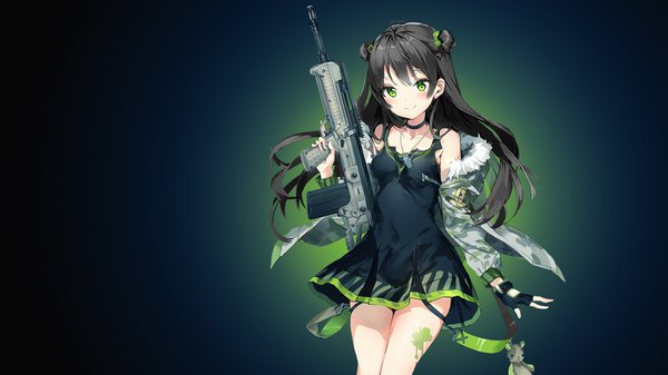 イラスト 3840x2160 と ドールズフロントライン rfb(ドールズフロントライン) anmi assassinwarrior ソロ 長髪 カメラ目線 赤面 前髪 highres 黒髪 笑顔 wide image 肩出し holding 緑の目 absurdres アホ毛 arm up オフショルダー