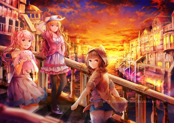 Anime picture 950x672 with original lulu season long hair open mouth blue eyes blonde hair smile red eyes brown hair twintails multiple girls pink hair sky cloud (clouds) looking back sunlight heterochromia city evening sunset