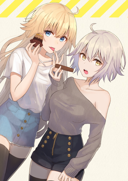 Anime-Bild 849x1200 mit fate (series) fate/grand order fate/apocrypha jeanne d'arc (fate) (all) jeanne d'arc alter (fate) jeanne d'arc (fate) kurono kito long hair tall image looking at viewer blush fringe short hair breasts open mouth blue eyes blonde hair simple background hair between eyes standing