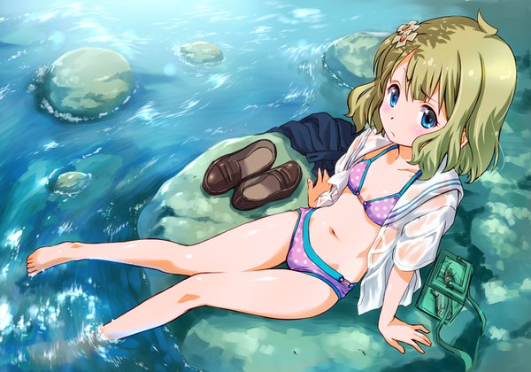 Anime picture 1300x912 with idolmaster idolmaster million live! suou momoko mercy rabbit single blush short hair blue eyes brown hair sitting looking away ahoge hair flower from above river soaking feet shoes removed knees together feet apart girl uniform