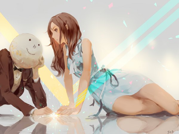 Anime picture 1024x768 with original jn3 long hair simple background brown hair bare shoulders brown eyes grey background bare legs light reflection reclining face to face girl dress belt bowtie mask suit blue dress
