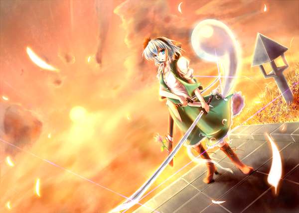 Anime picture 1400x1000 with touhou konpaku youmu myon mugen soukyuu (artist) short hair blue eyes silver hair cloud (clouds) evening sunset girl skirt flower (flowers) petals sword katana skirt set sun