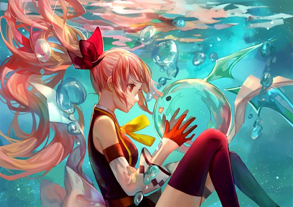 Anime picture 1127x797 with original pixiv fantasia ask (askzy) single long hair smile red eyes bare shoulders looking away pink hair ponytail profile underwater girl thighhighs gloves bow hair bow detached sleeves water