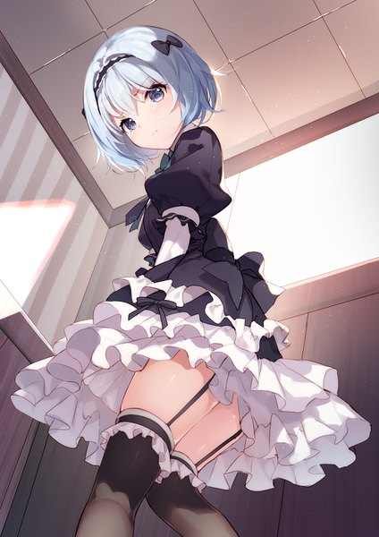 Anime picture 1000x1414 with ryuuou no oshigoto! sora ginko bison cangshu single tall image looking at viewer blush fringe short hair blue eyes hair between eyes standing silver hair indoors looking back from below puffy sleeves thighs frilled dress >:(