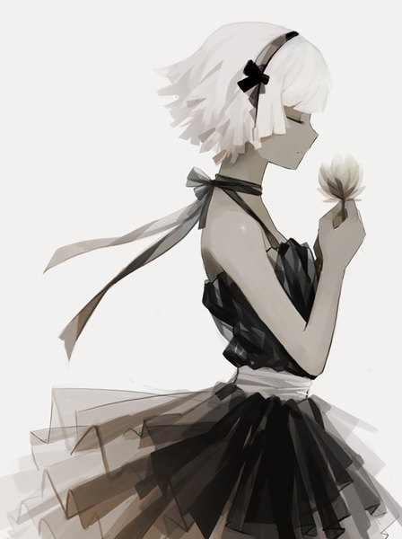 イラスト 600x803 と ブラック★ロックシューター ストレングス rukun00 ソロ 長身像 前髪 短い髪 simple background upper body white hair blunt bangs eyes closed プロフィール grey background grey skin 女の子 ドレス 花 黒いドレス