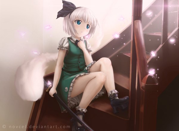 Anime picture 2550x1870 with touhou konpaku youmu myon novcel single blush highres short hair blue eyes sitting white hair indoors parted lips bare legs short sleeves puffy sleeves glowing watermark looking up sheathed