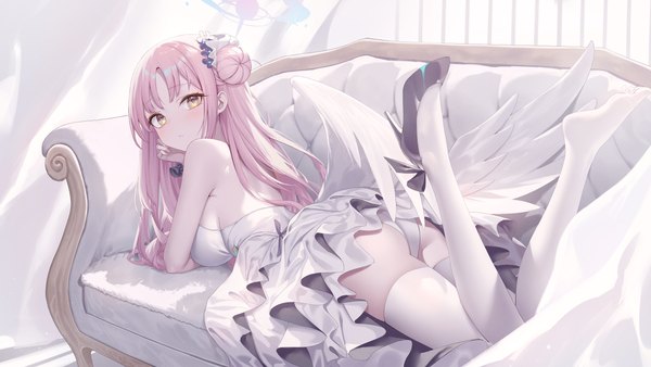 Anime-Bild 4000x2250 mit blue archive mika (blue archive) roi (liu tian) single long hair looking at viewer blush fringe highres breasts light erotic wide image large breasts yellow eyes pink hair absurdres full body ass indoors lying
