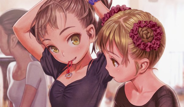 Anime picture 1500x878 with original range murata long hair looking at viewer short hair breasts open mouth wide image multiple girls holding yellow eyes upper body light smile short sleeves loli grin mouth hold flat chest hair tie in mouth girl