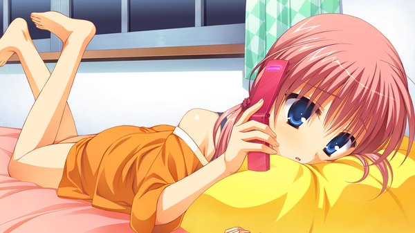 Anime picture 1280x720 with noble works kunihiro hinata muririn short hair blue eyes wide image bare shoulders pink hair game cg barefoot girl pillow phone