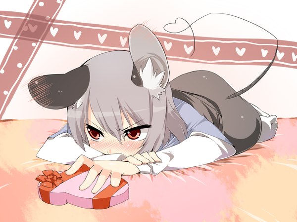 Anime picture 2000x1500 with touhou nazrin akagashi hagane single blush fringe highres short hair hair between eyes red eyes animal ears looking away tail lying animal tail grey hair embarrassed no shoes on stomach valentine