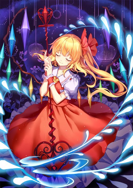 Anime picture 700x990 with touhou flandre scarlet mirror (xilu4) single long hair tall image blonde hair smile eyes closed head tilt from above puffy sleeves one side up girl bow weapon hair bow wings crystal ascot