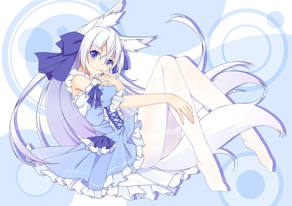 Anime picture 1200x849 with original lingsexuanlv single looking at viewer blush fringe blue eyes light erotic simple background hair between eyes animal ears full body bent knee (knees) white hair tail very long hair animal tail light smile short sleeves no shoes