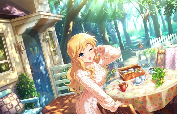 Anime-Bild 1280x824 mit idolmaster idolmaster cinderella girls idolmaster cinderella girls starlight stage ootsuki yui annindoufu (oicon) single long hair looking at viewer blush fringe open mouth blue eyes blonde hair standing outdoors one eye closed sunlight off shoulder official art sparkle