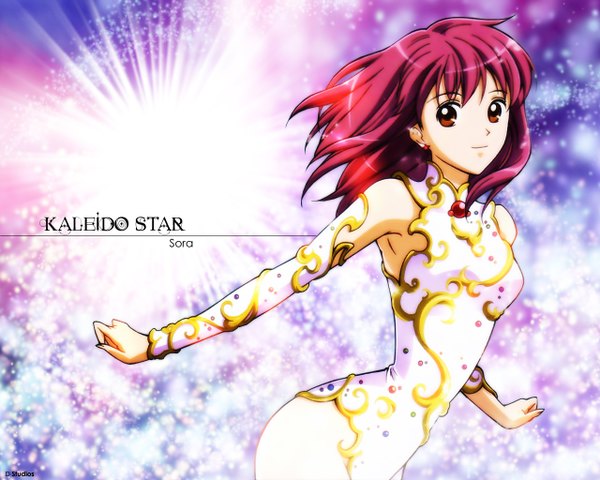 Anime picture 1280x1024 with kaleido star gonzo naegino sora single fringe red eyes bare shoulders looking away pink hair light smile sparkle copyright name character names light spread arms girl detached sleeves earrings suit
