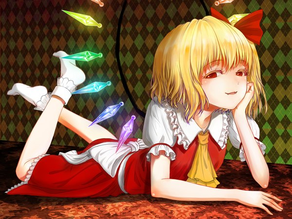 Anime picture 1600x1200 with touhou flandre scarlet khaos (blackmoth) single fringe short hair blonde hair smile red eyes lying parted lips short sleeves fang (fangs) no shoes one side up crossed legs on stomach chin rest rhombus no hat