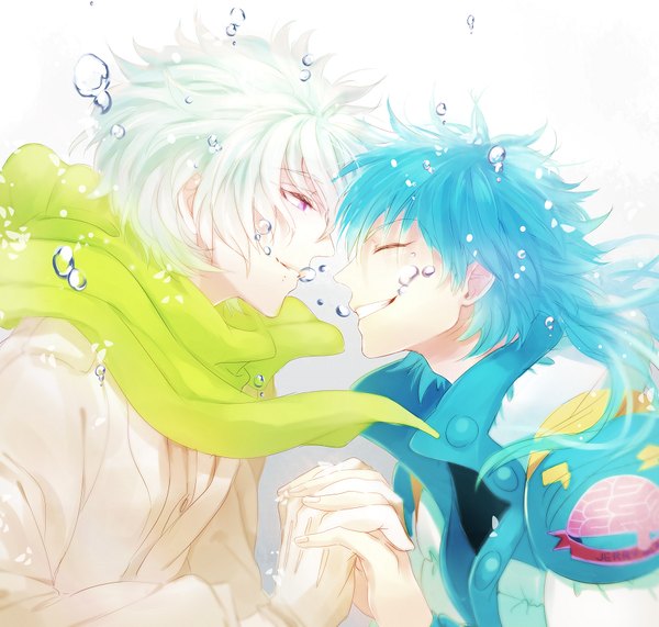 Anime picture 876x834 with dramatical murder nitro+chiral aoba (dmmd) clear (dmmd) yuta arata long hair fringe short hair simple background smile white hair eyes closed profile pink eyes aqua hair multiple boys gradient background holding hands happy underwater