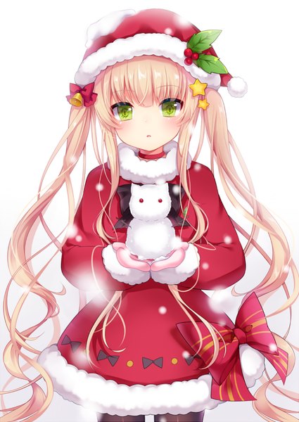 Anime-Bild 650x918 mit original nachi single tall image looking at viewer simple background blonde hair white background twintails green eyes very long hair fur trim christmas hair bell girl hair ornament bow hat star (symbol) fur
