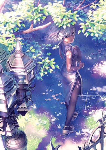Anime picture 724x1024 with touhou izayoi sakuya geister single tall image fringe short hair breasts blue eyes silver hair braid (braids) looking back fingernails from above lips shadow alternate costume chinese clothes walking gate