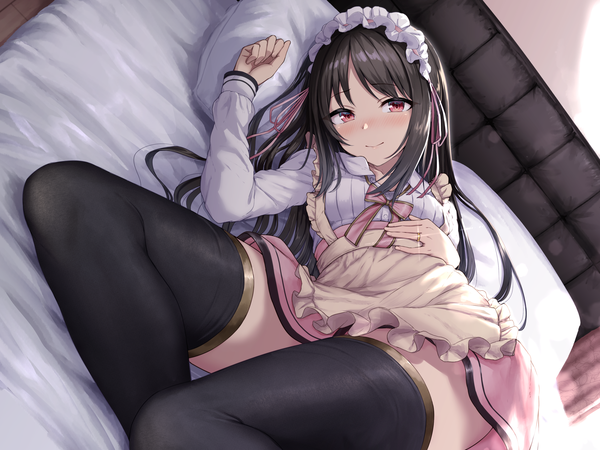 Anime picture 3200x2400 with original aoi chizuru single long hair looking at viewer fringe highres black hair smile red eyes absurdres bent knee (knees) indoors lying long sleeves maid dutch angle girl thighhighs skirt
