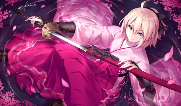 Anime picture 1356x800 with fate (series) okita souji (fate) (all) okita souji (koha-ace) kousaki rui single looking at viewer short hair blue eyes blonde hair wide image traditional clothes japanese clothes half updo girl bow weapon hair bow petals sword kimono