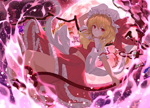 Anime picture 1494x1080 with touhou flandre scarlet lo-ta single looking at viewer fringe short hair blonde hair hair between eyes red eyes bare belly hand on head red moon girl skirt navel weapon hat wings moon