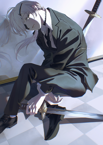 Anime-Bild 2200x3100 mit chainsaw man mappa quanxi (chainsaw man) ice morinaka single long hair tall image looking at viewer highres sitting silver hair reflection shaded face low ponytail checkered floor floor girl weapon sword necktie