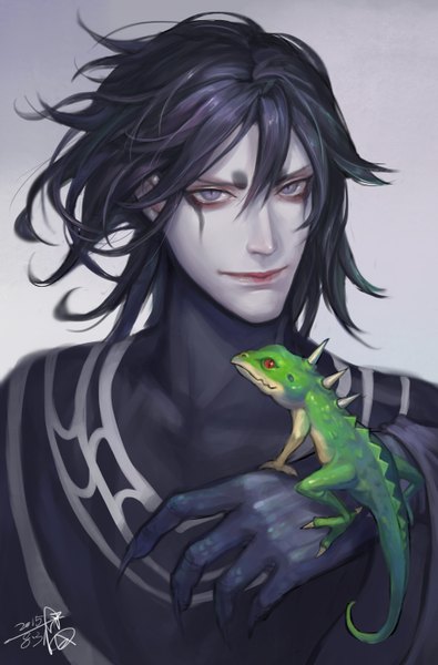 Anime picture 958x1456 with journey to the west fan ju single tall image looking at viewer short hair black hair simple background signed light smile wind grey background grey eyes facial mark dated portrait white skin boy reptile lizard