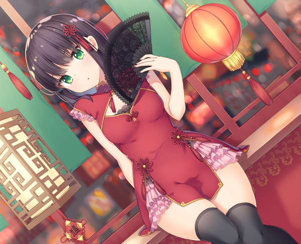 Anime picture 1110x900 with original makatani single looking at viewer blush fringe short hair breasts open mouth black hair hair between eyes sitting holding green eyes bent knee (knees) indoors traditional clothes head tilt :o dutch angle