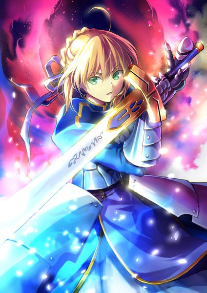 Anime picture 1000x1414 with fate (series) fate/grand order fate/stay night artoria pendragon (all) saber suishougensou single tall image fringe short hair open mouth blonde hair hair between eyes green eyes looking away ahoge braid (braids) night night sky fighting stance