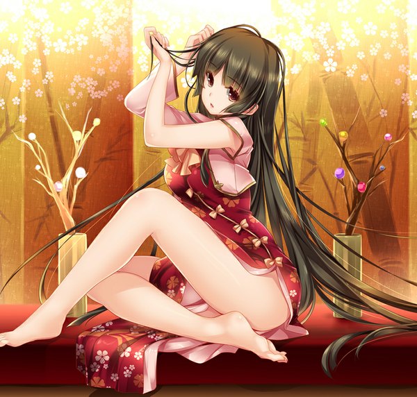 Anime picture 838x800 with touhou houraisan kaguya moneti (daifuku) single fringe light erotic red eyes brown hair sitting bent knee (knees) very long hair traditional clothes parted lips japanese clothes barefoot bare legs no shoes floral print adjusting hair girl