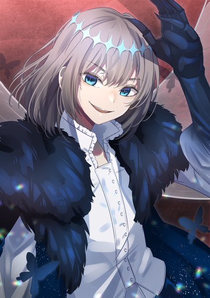Anime-Bild 705x1000 mit fate (series) fate/grand order oberon (fate) oberon (third ascension) (fate) ryofuhiko single tall image looking at viewer fringe short hair blue eyes smile hair between eyes upper body grey hair spoilers boy wings insect butterfly