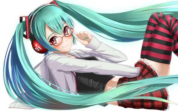 Anime picture 2560x1600 with vocaloid kocchi muite baby (vocaloid) hatsune miku tagme (artist) single looking at viewer blush highres simple background smile red eyes wide image white background twintails lying very long hair nail polish aqua hair girl thighhighs