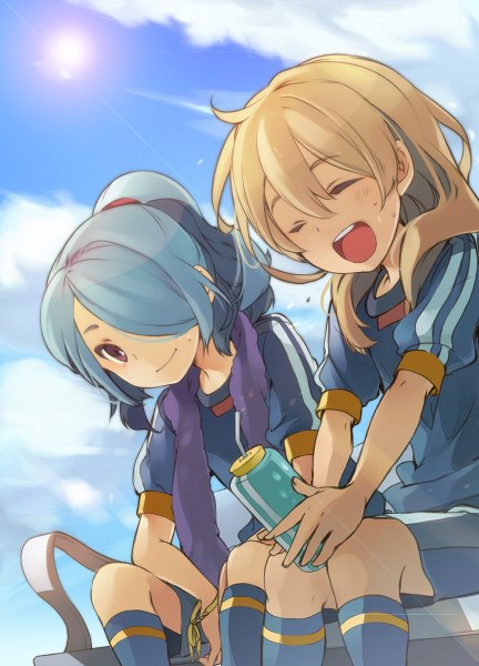 Anime picture 864x1200 with inazuma eleven kazemaru ichirouta miyasaka ryou chiko (mizuho) long hair tall image looking at viewer blush fringe open mouth blonde hair smile hair between eyes red eyes sitting holding blue hair sky cloud (clouds) outdoors