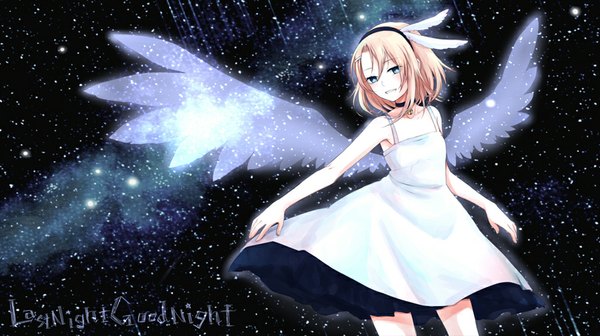 Anime picture 1024x575 with vocaloid kagamine rin mare (artist) single short hair blue eyes blonde hair smile wide image bare shoulders night night sky angel wings girl dress wings choker hairband white dress pendant
