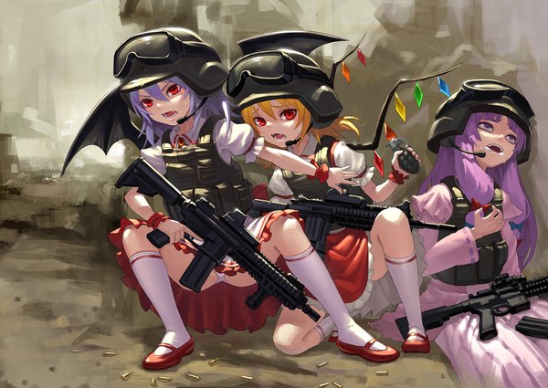 Anime-Bild 2200x1557 mit touhou battlefield flandre scarlet remilia scarlet patchouli knowledge fkey long hair looking at viewer highres open mouth light erotic blonde hair red eyes purple eyes multiple girls holding payot purple hair long sleeves short sleeves