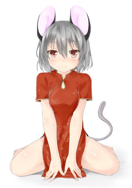 Anime-Bild 1900x2700 mit touhou nazrin netamaru single tall image looking at viewer fringe highres short hair breasts simple background smile hair between eyes red eyes white background sitting animal ears full body tail traditional clothes