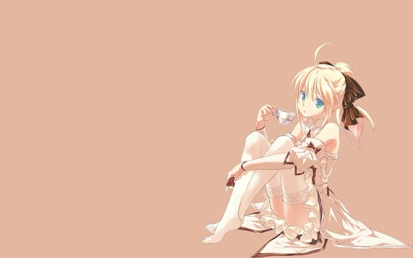 Anime picture 1920x1200 with fate (series) fate/stay night fate/unlimited codes studio deen type-moon artoria pendragon (all) saber saber lily highres short hair blue eyes blonde hair wide image sitting bare shoulders ahoge ponytail wallpaper no shoes girl