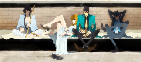 Anime-Bild 2038x900 mit lupin iii jigen daisuke arsene lupin iii mine fujiko ishikawa goemon xiii zz long hair highres short hair black hair blonde hair smile wide image sitting yellow eyes japanese clothes barefoot black eyes crossed legs mouth hold