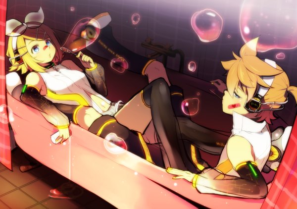 イラスト 2480x1748 と ボーカロイド vocaloid append 鏡音リン 鏡音レン kagamine rin (append) kagamine len (append) kl highres 青い目 金髪 siblings twins 女の子 ストッキング 男性 へそ 髪飾り ちょう結び ヘア蝶結び 袖だけ