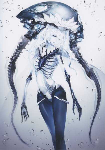 Anime-Bild 1934x2754 mit kantai collection wo-class aircraft carrier kodama (wa-ka-me) single long hair tall image fringe highres blue eyes payot white hair parted lips head tilt scan grey background gradient background floating hair looking down underwater arched back