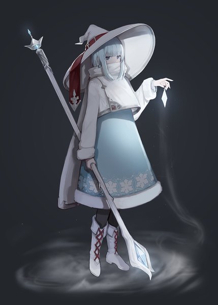 Anime-Bild 1000x1399 mit original seorang single tall image looking at viewer fringe short hair blue eyes simple background standing holding payot silver hair full body blunt bangs long sleeves arm up grey background magic covered mouth