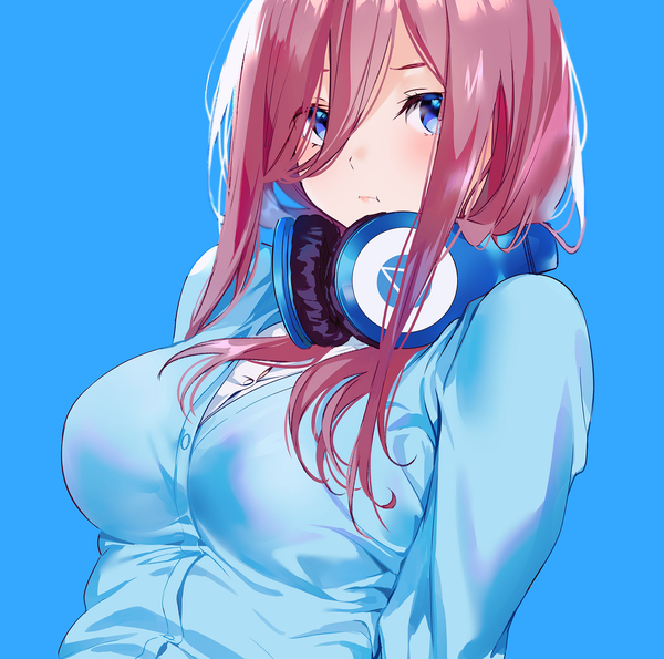 Anime picture 1500x1488 with go-toubun no hanayome nakano miku mery (yangmalgage) single long hair looking at viewer blush fringe breasts blue eyes simple background hair between eyes large breasts pink hair upper body long sleeves head tilt blue background headphones around neck :t
